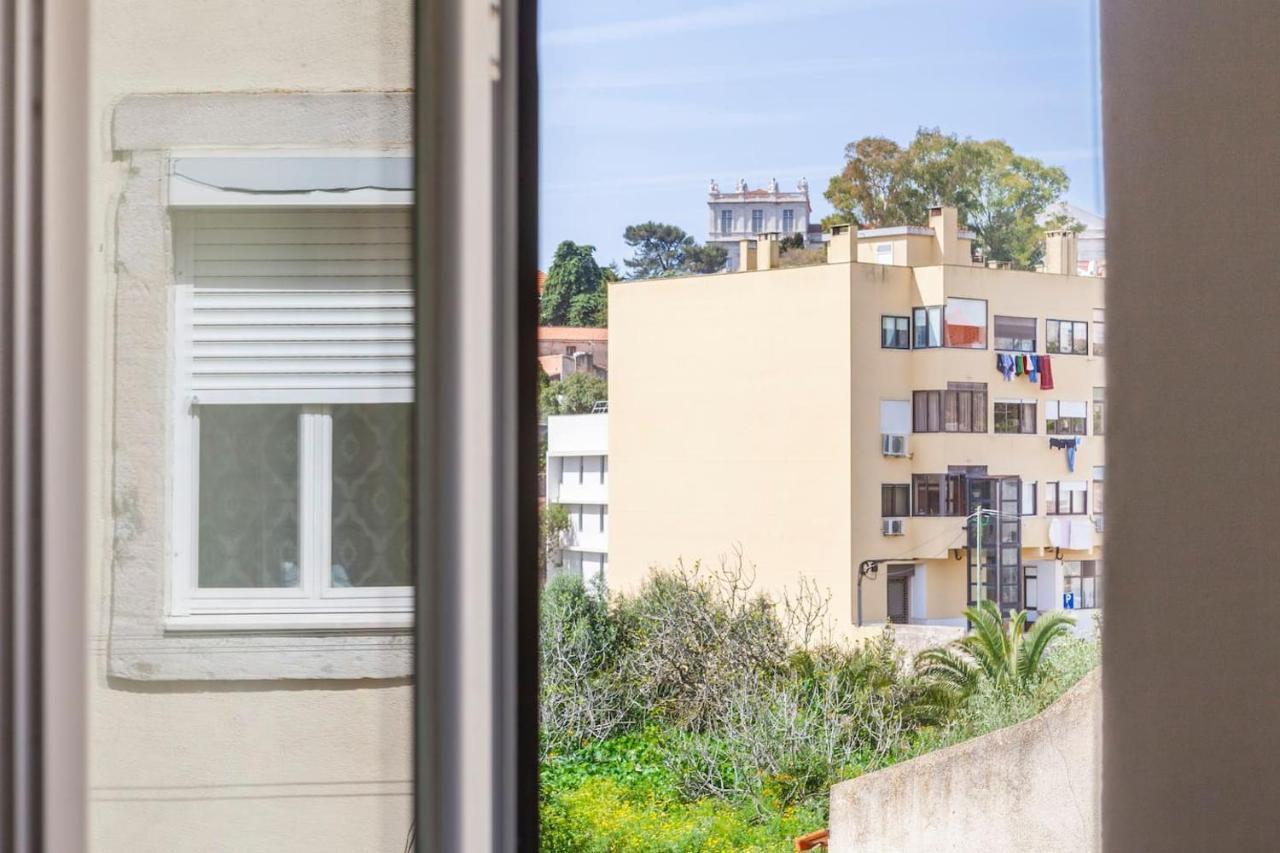 2 Bedroom Apartment For 4 People With Free Public Parking Lisboa Exteriér fotografie