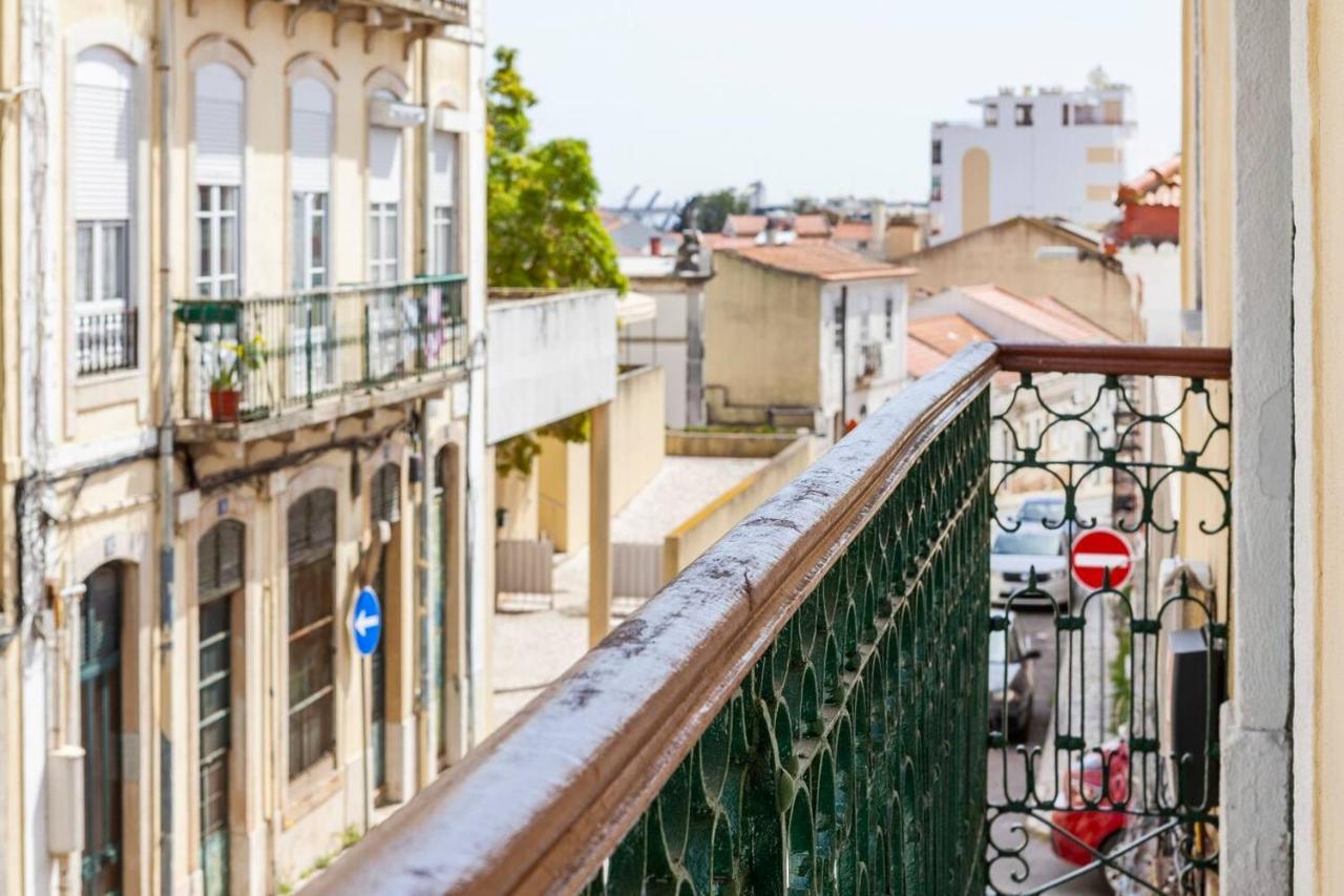 2 Bedroom Apartment For 4 People With Free Public Parking Lisboa Exteriér fotografie