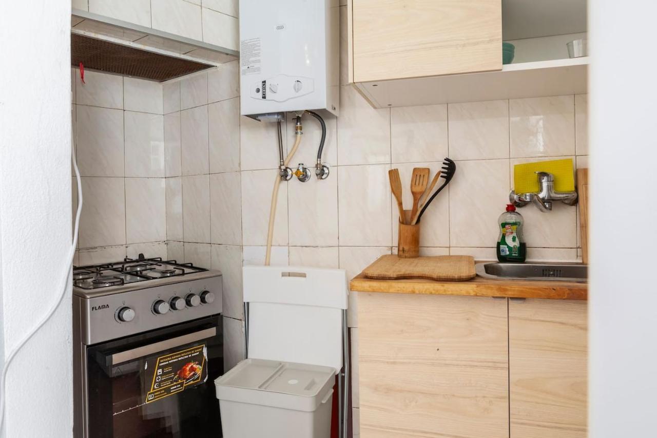 2 Bedroom Apartment For 4 People With Free Public Parking Lisboa Exteriér fotografie